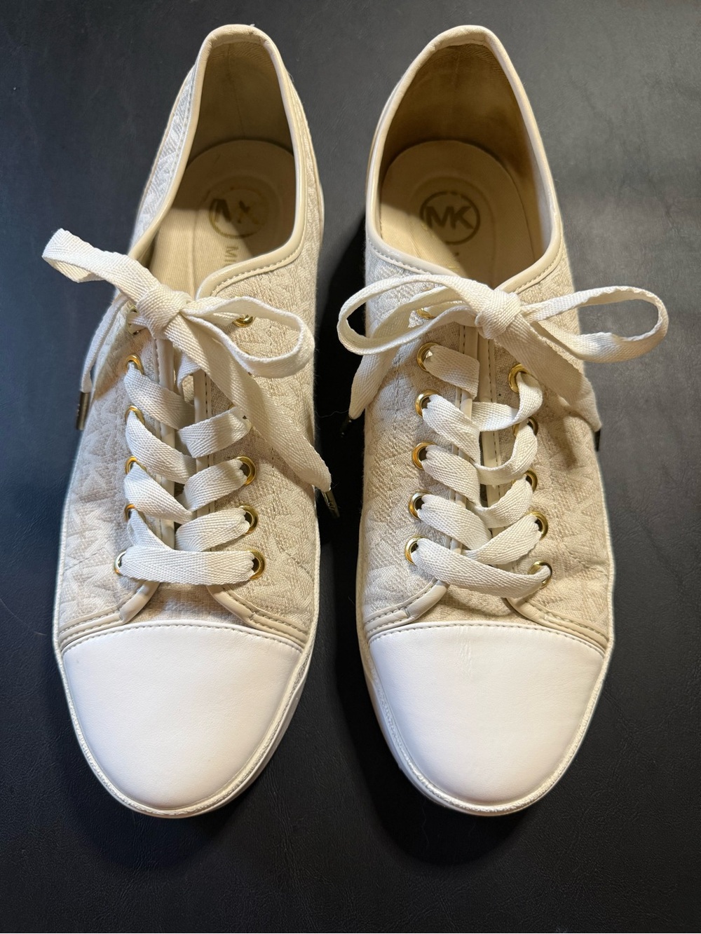 MICHAEL Michael Kors City Monogram Low Top Sneakers - Cream & White Size 9